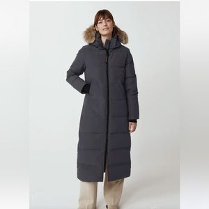 Canada Goose, Mystique Parka Heritage Navy with fur collar size Medium